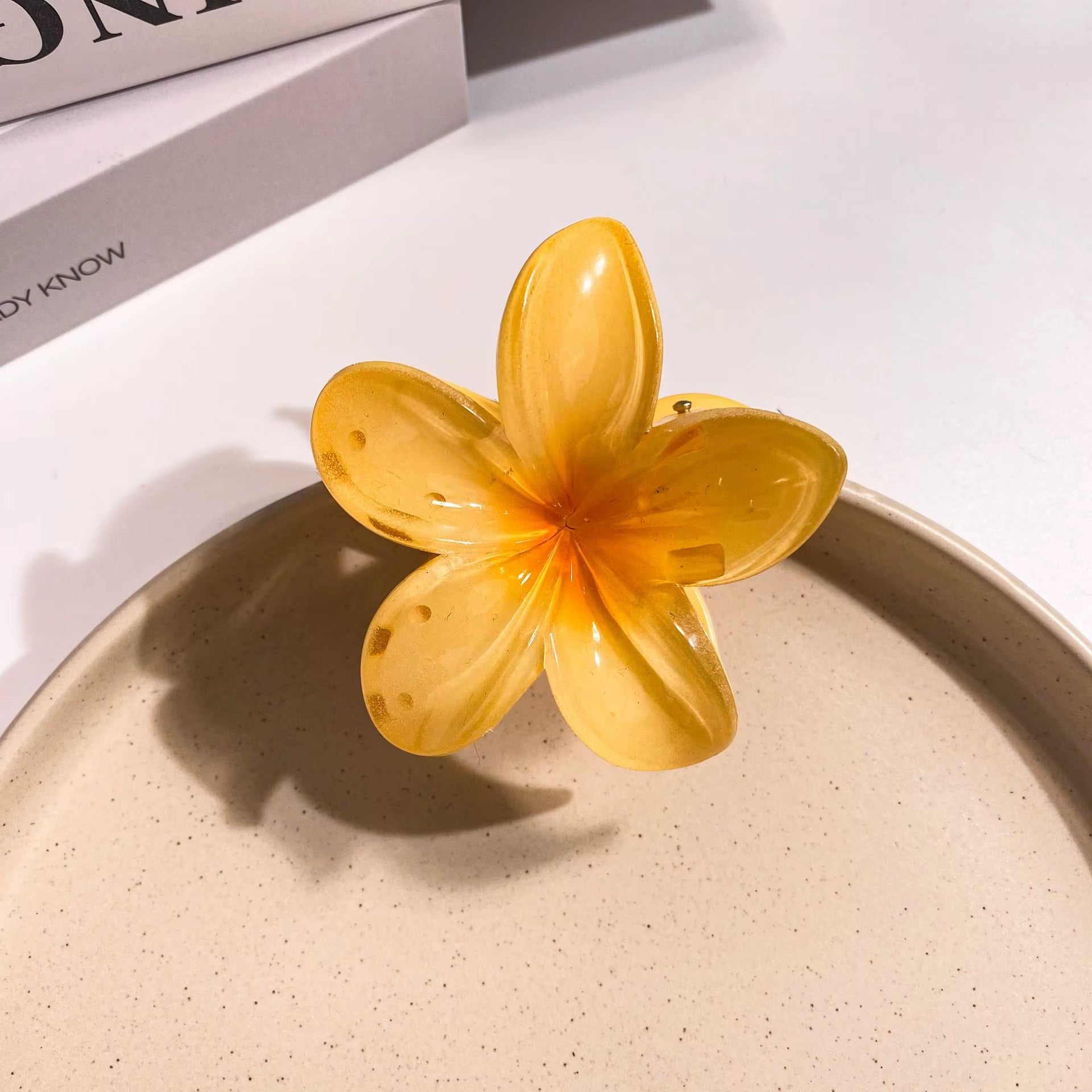 2026 New Vacation Egg Flower Hair Clips Hawaii Beach Claws Bohemian Hairpin for Girls Dopamine Y2K Hair Accessory